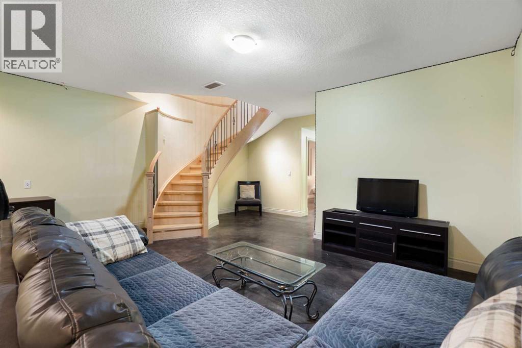 2323 22 Avenue SW - 35