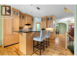 2323 22 Avenue SW - photo 9