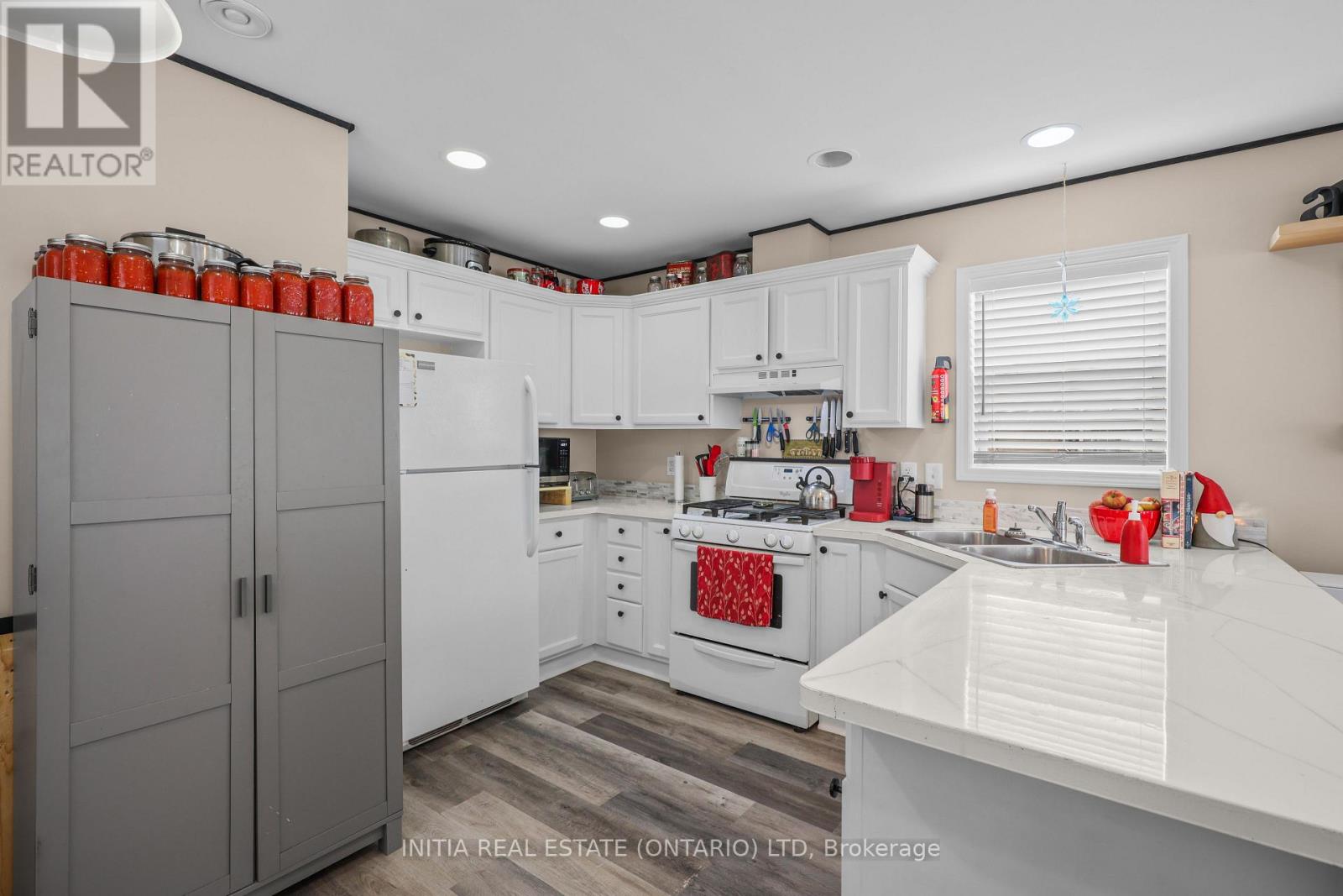 #57 2189 DUNDAS STREET - 4