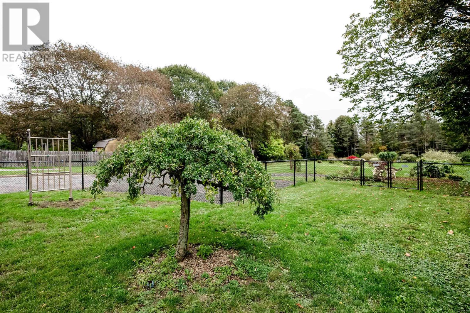 Property 27 of 50 of 10 Connaught Ave Avenue