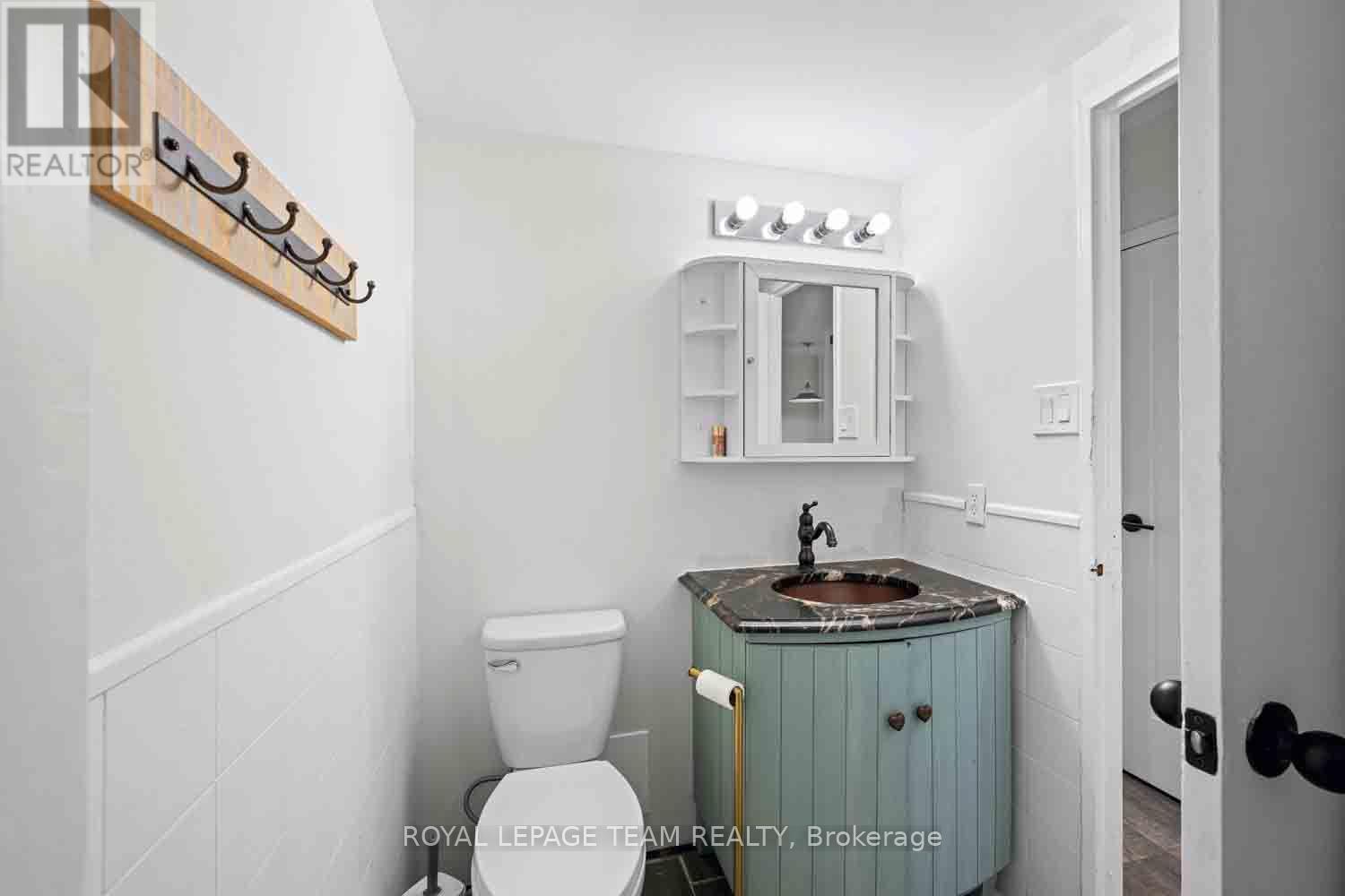 #409 2000 JASMINE CRESCENT - Image 22