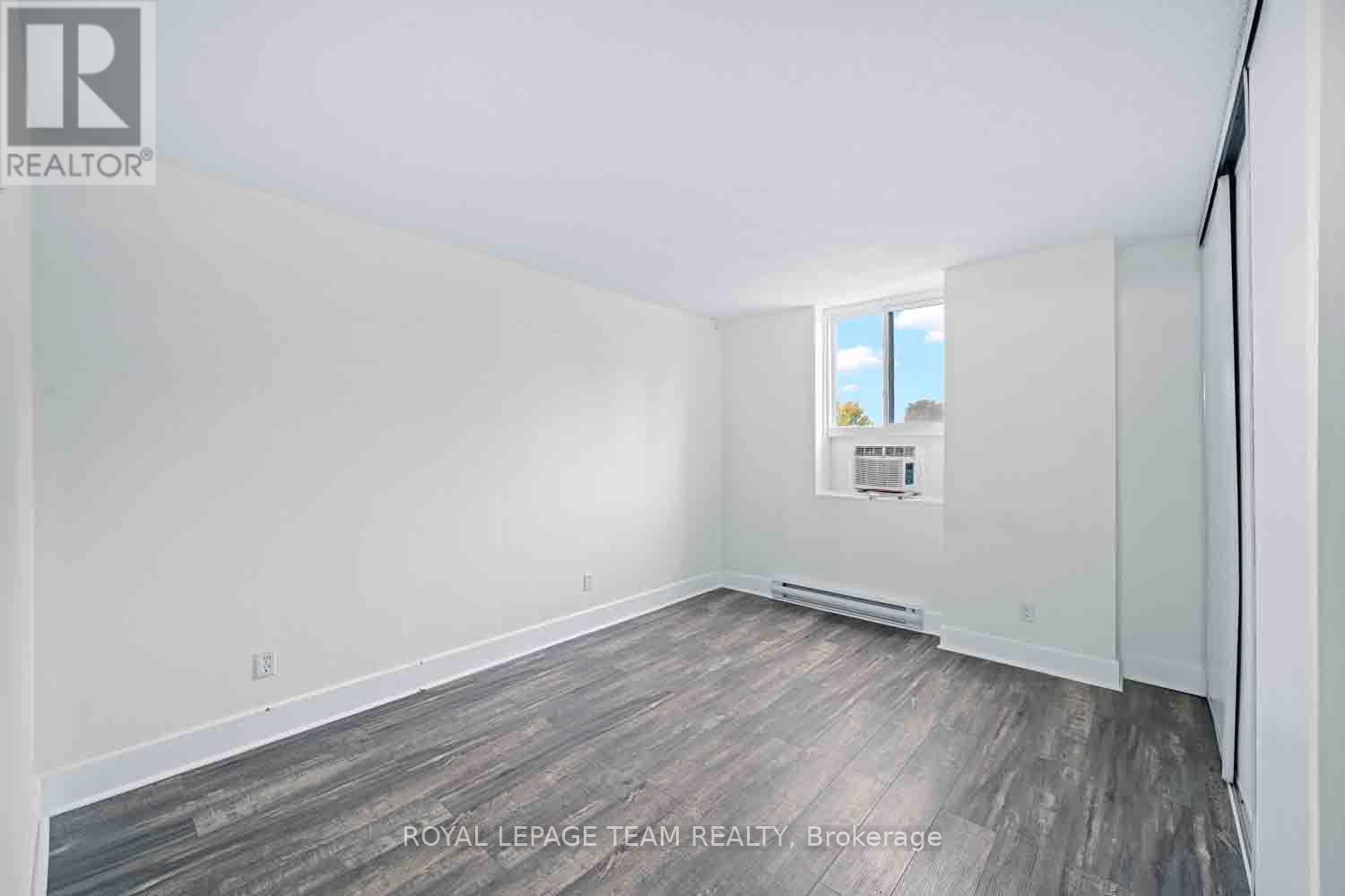 #409 2000 JASMINE CRESCENT - Image 23