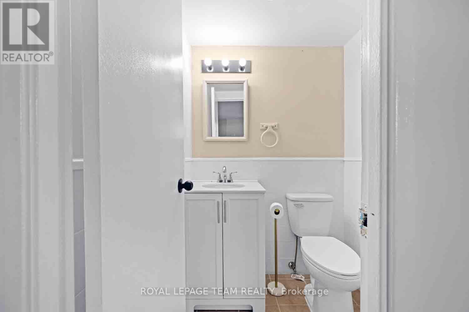 #409 2000 JASMINE CRESCENT - Image 25