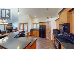 7305 Copperhorn Drive, Radium Hot Springs, BC V0A1M0 Photo 16