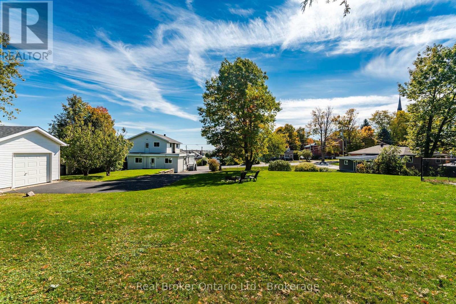 320 LAFONTAINE ROAD W - Image 38