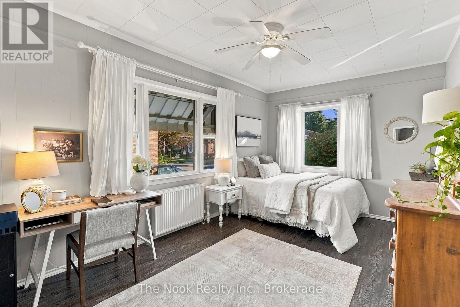 64 WELLINGTON STREET - 26