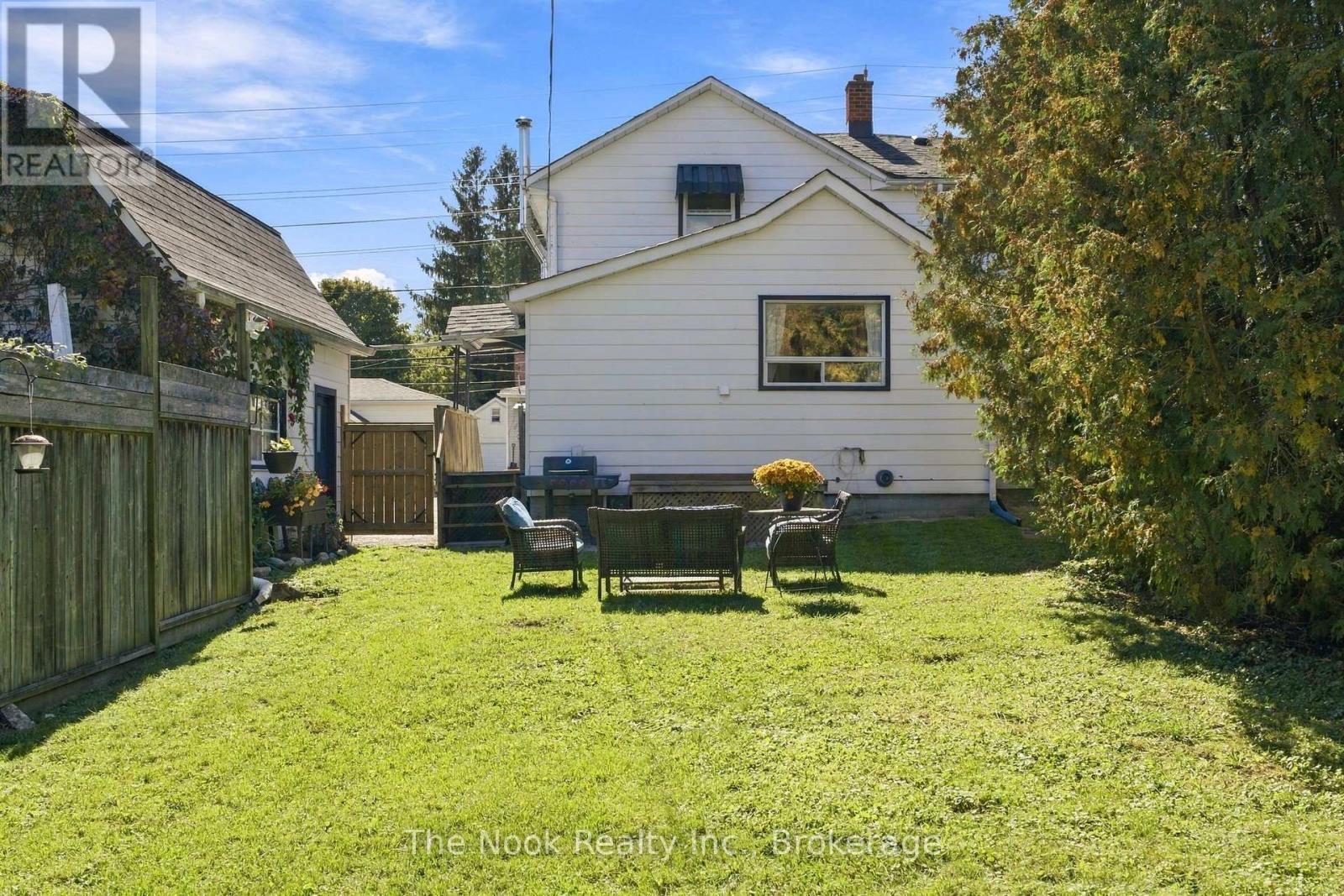 64 WELLINGTON STREET - 45