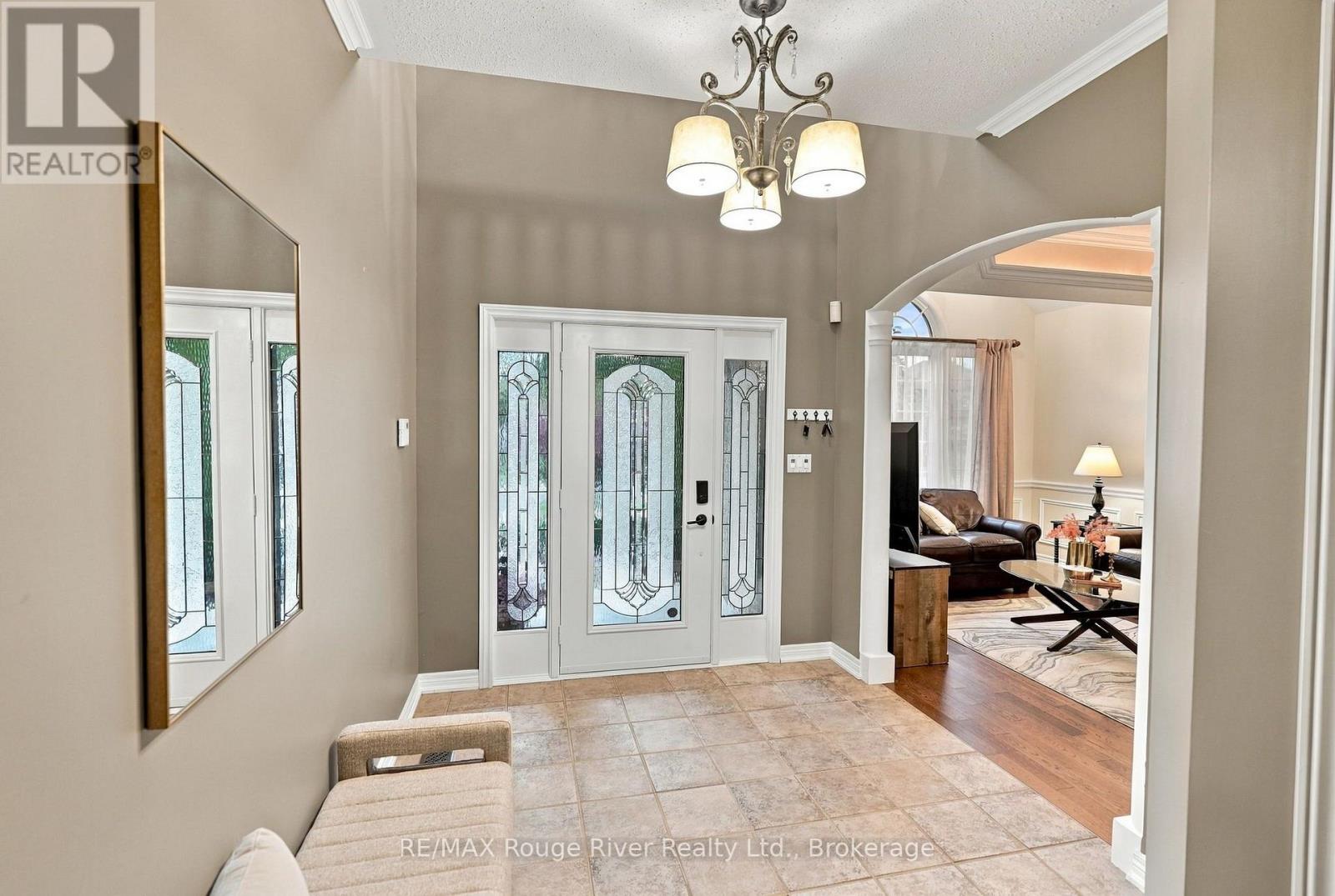 264 Ryerson Crescent, Oshawa, ON photo 3