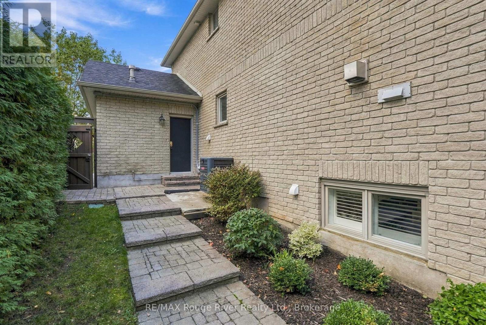 264 Ryerson Crescent, Oshawa, ON photo 49