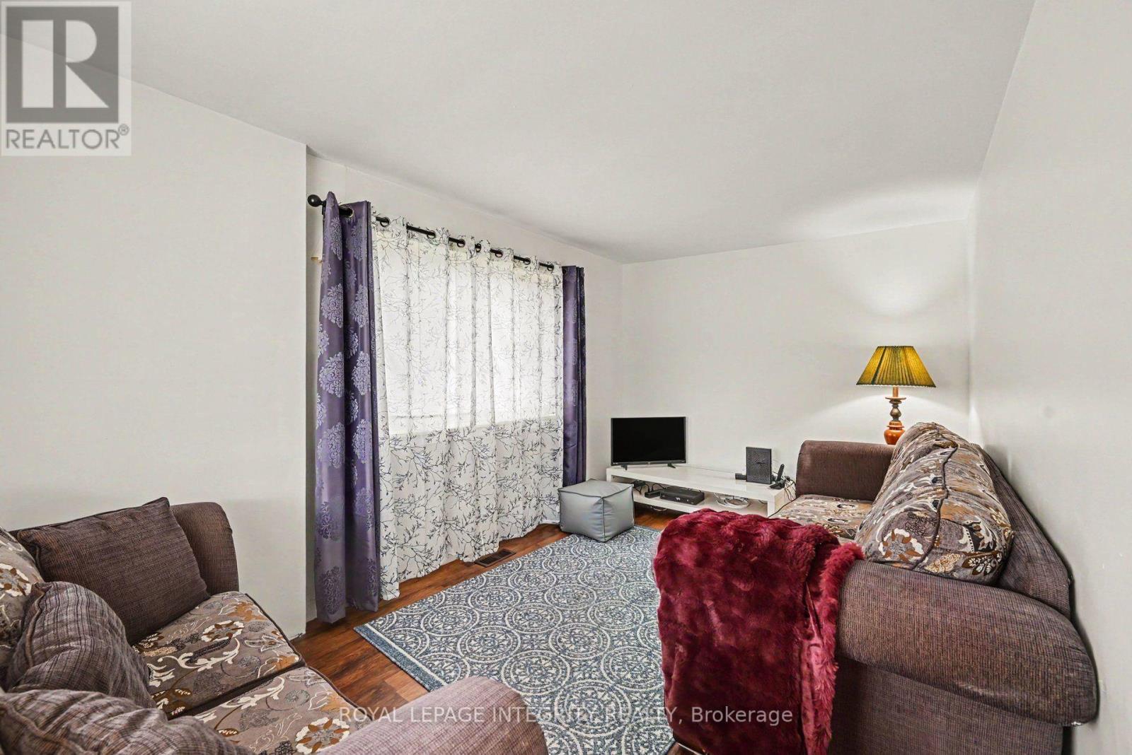 36 KENT CRESCENT - 4