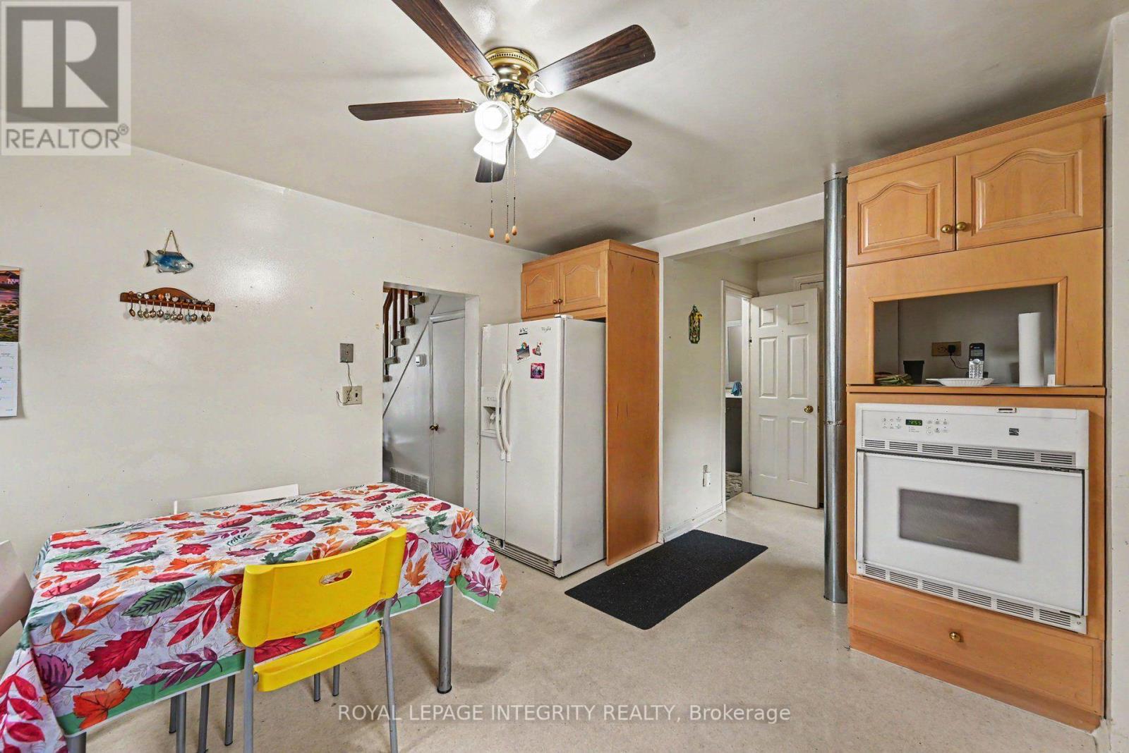 36 KENT CRESCENT - 9