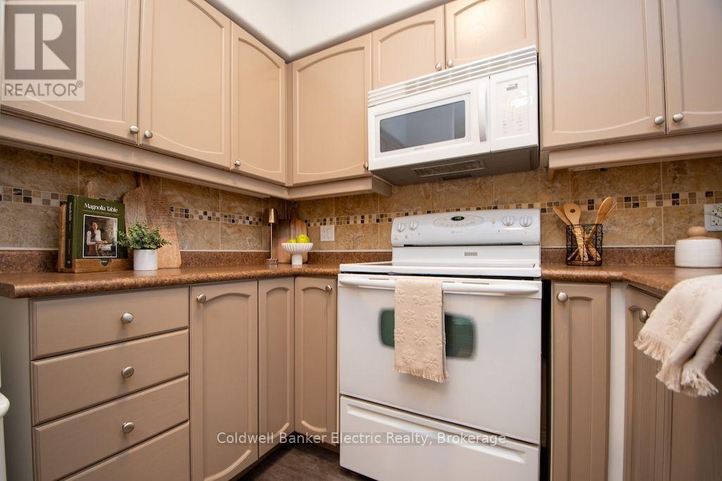 212- 869 Clonsilla Avenue, Peterborough, ON photo 16