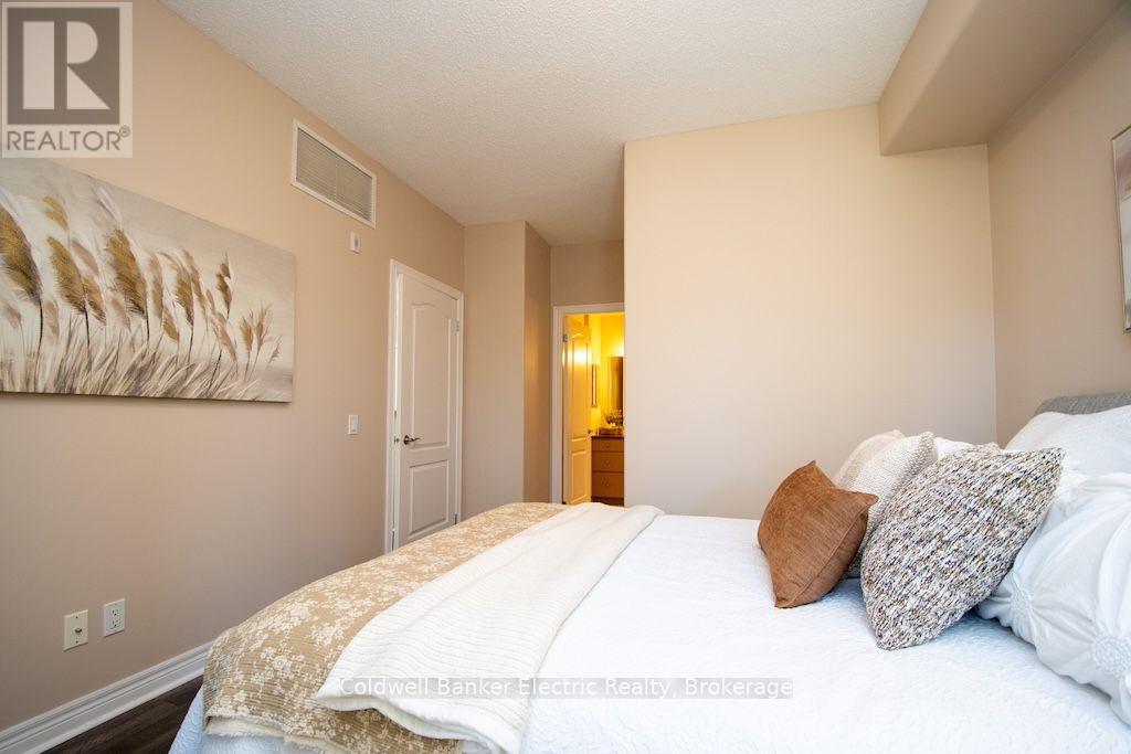 #212 869 CLONSILLA AVENUE - 22