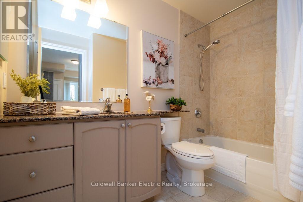 #212 869 CLONSILLA AVENUE - 24