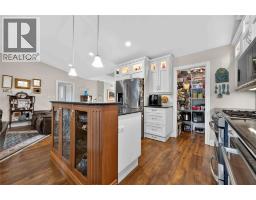 Kitchen/Dining room - 821 Carriage Way, Sarnia, ON N7W0A5 Photo 12