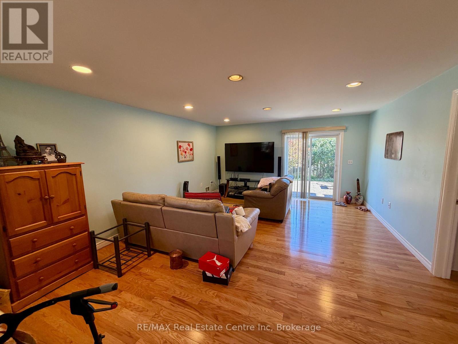 162 Clairfields Drive West — photo 10