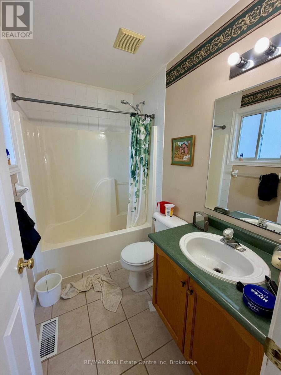 162 Clairfields Drive West — photo 21