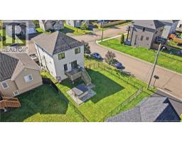 279 Freeman, photo 5