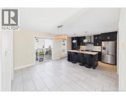 279 Freeman, photo 12