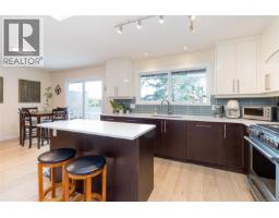 4413 Strom Ness Pl, Saanich, BC V8Z6S7 Photo 15