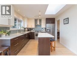 4413 Strom Ness Pl, Saanich, BC V8Z6S7 Photo 16