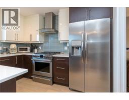 4413 Strom Ness Pl, Saanich, BC V8Z6S7 Photo 17