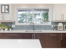 4413 Strom Ness Pl, Saanich, BC V8Z6S7 Photo 18