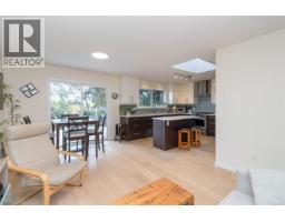 4413 Strom Ness Pl, Saanich, BC V8Z6S7 Photo 21