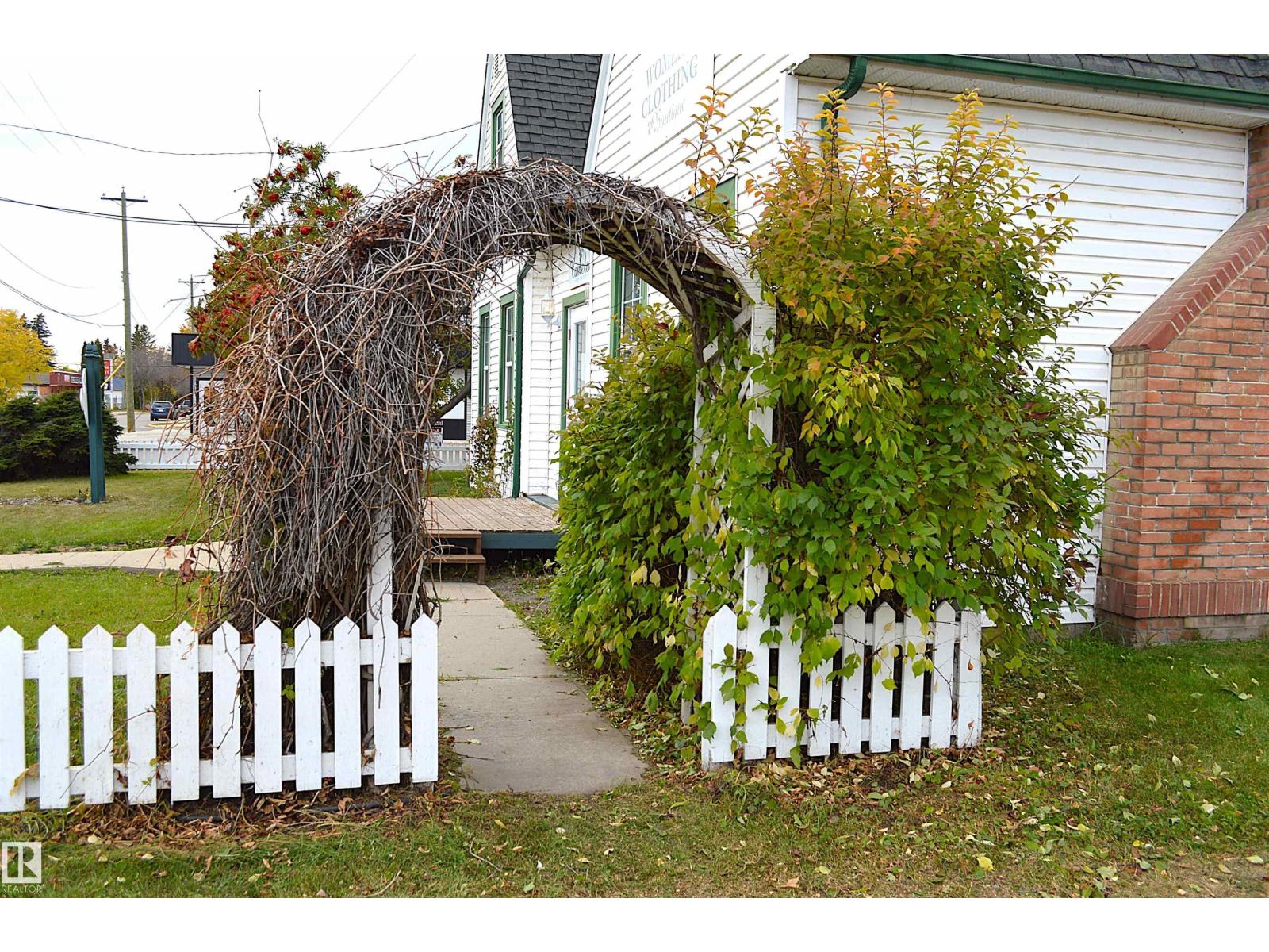 5023 51 AVE AV - 51