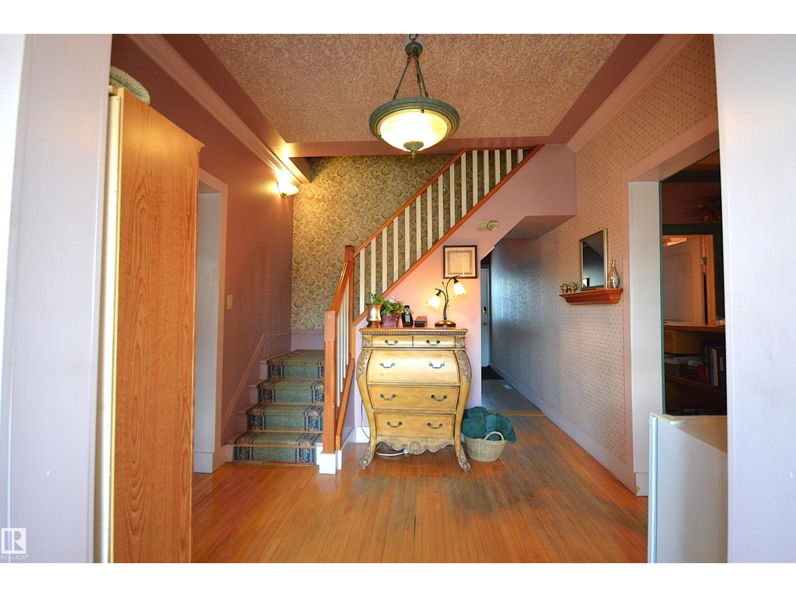 5023 51 AVE AV - 6