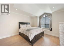 1436 Bewicke Avenue, North Vancouver, BC V7M3B8 Photo 11