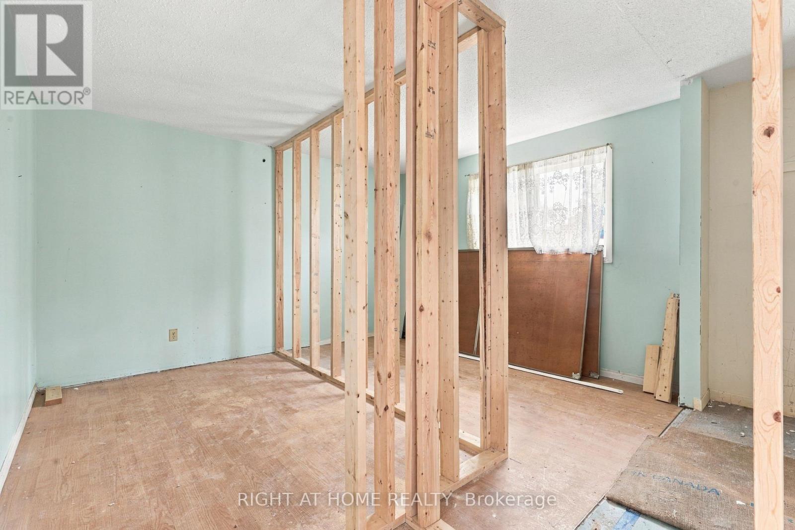 198 King Road — photo 17