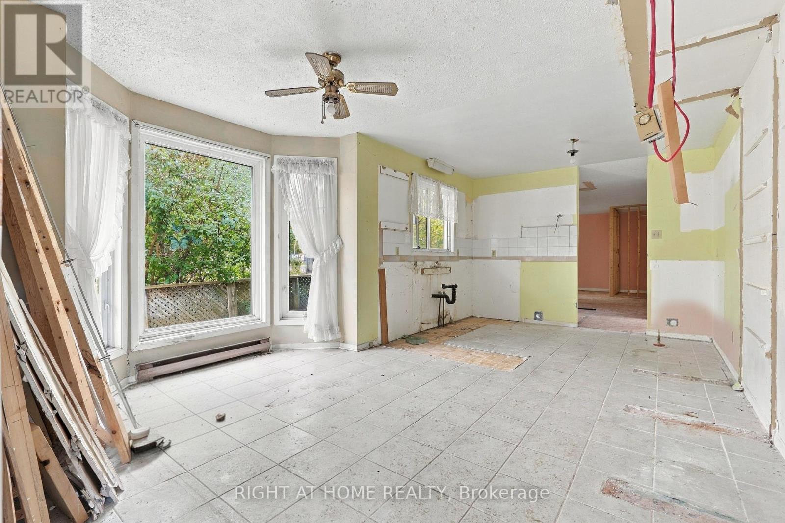 198 King Road — photo 23