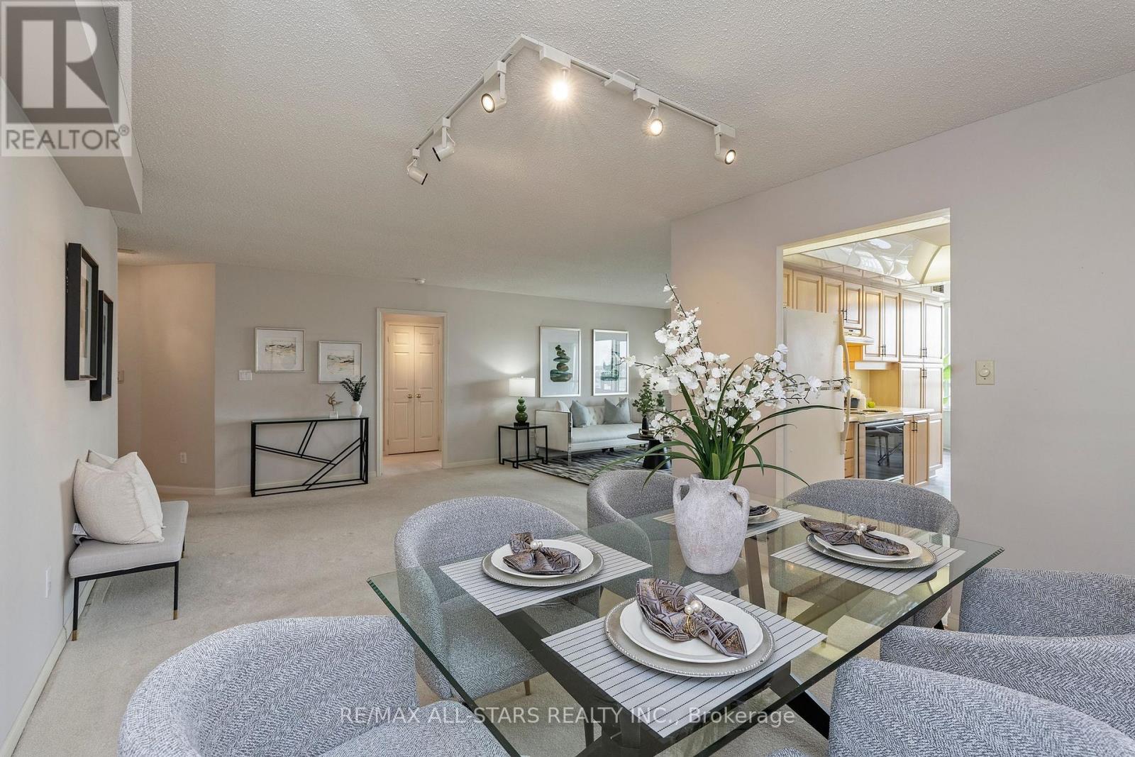 1102- 610 Bullock Drive, Markham, ON photo 11