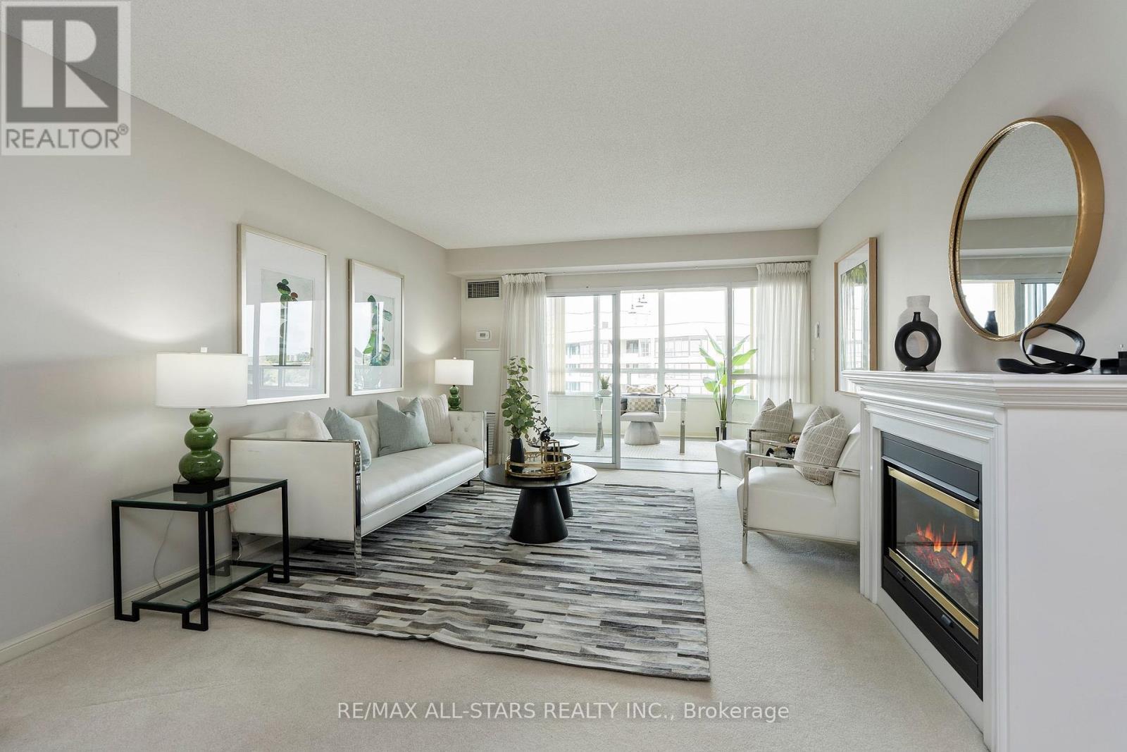 1102- 610 Bullock Drive, Markham, ON photo 6