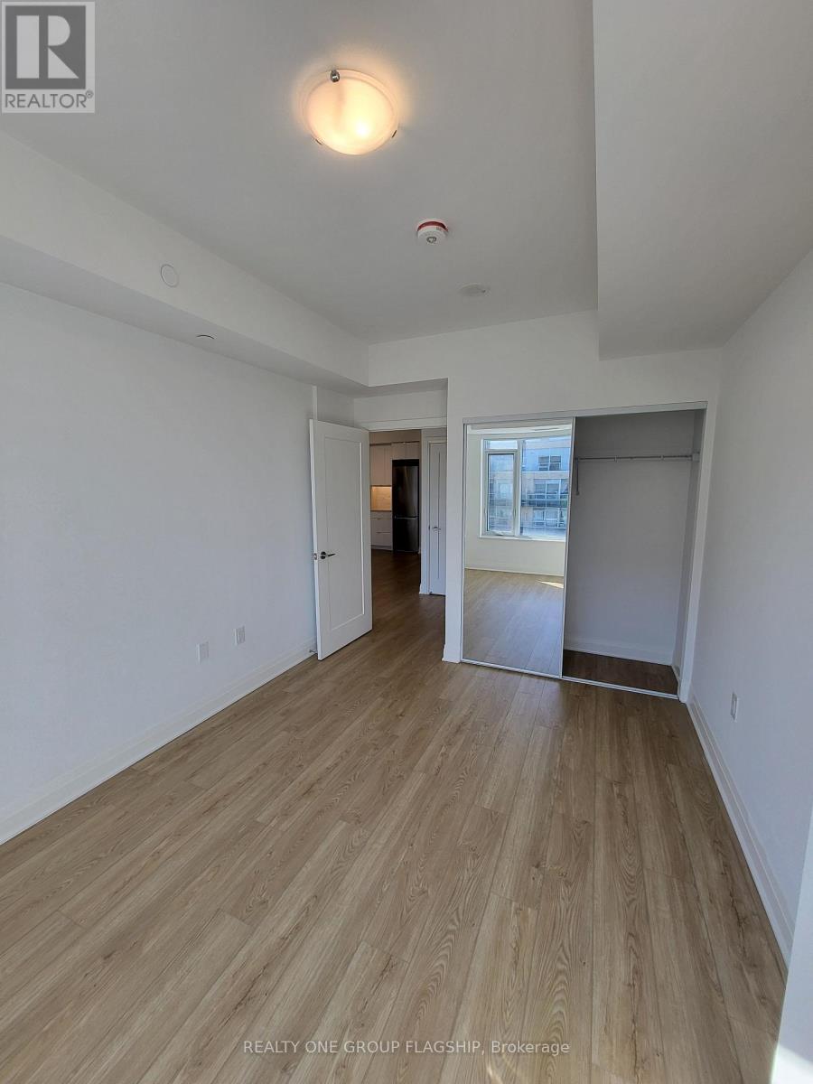 700 Sheppard Avenue West — photo 21
