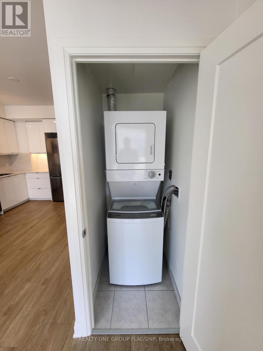 700 Sheppard Avenue West — photo 15