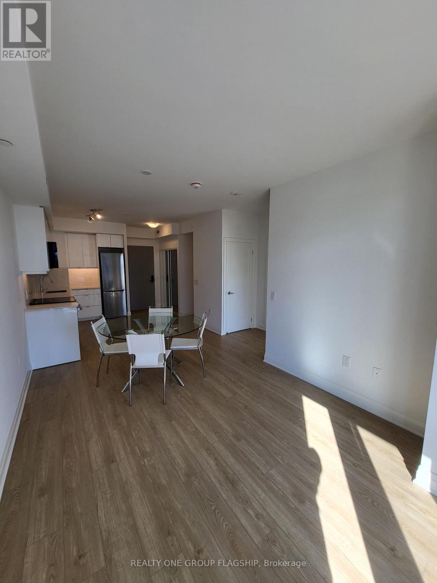700 Sheppard Avenue West — photo 13