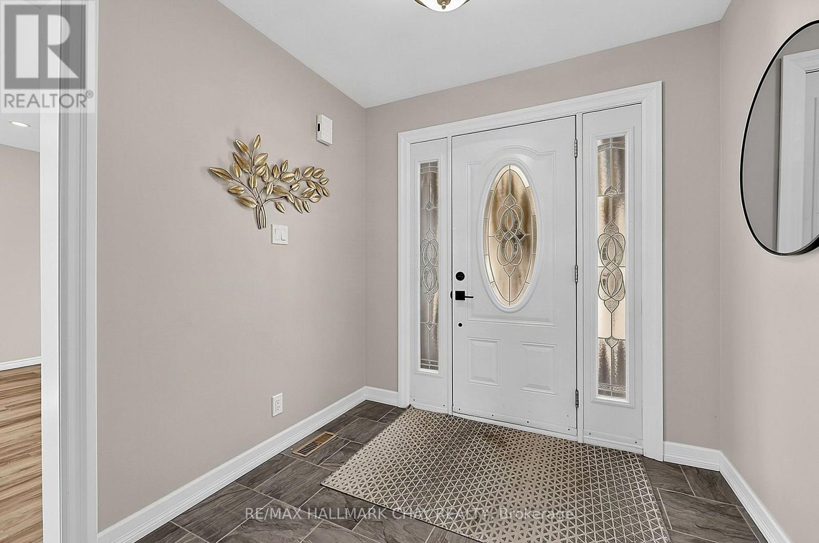 38 Imperial Crescent, Bradford West Gwillimbury, ON photo 3