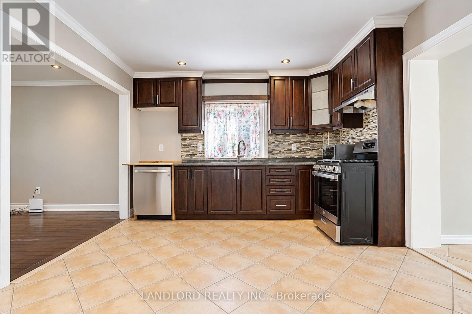 45 Craydon Avenue — photo 22