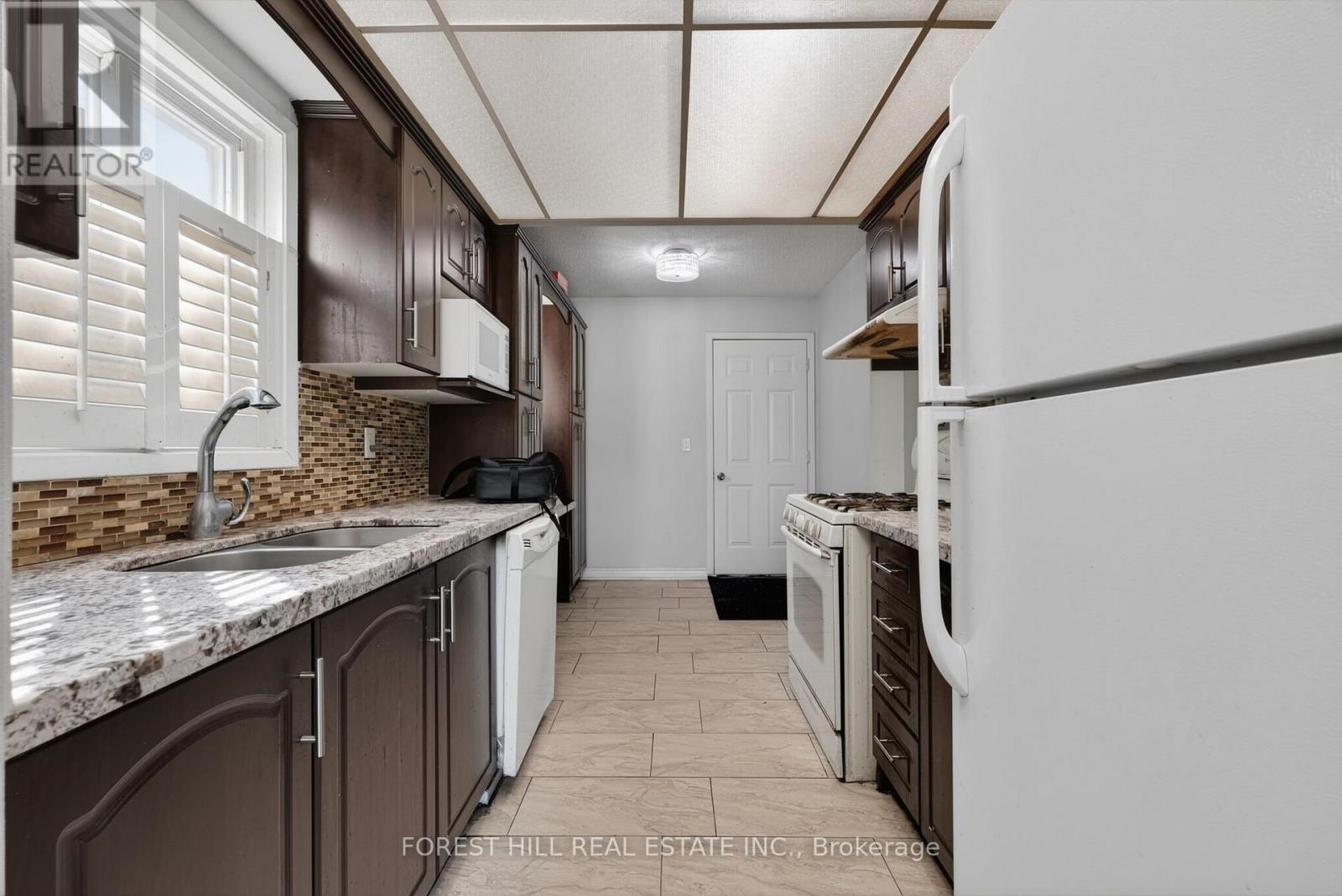 27 Saturn Drive, Brampton, ON photo 12