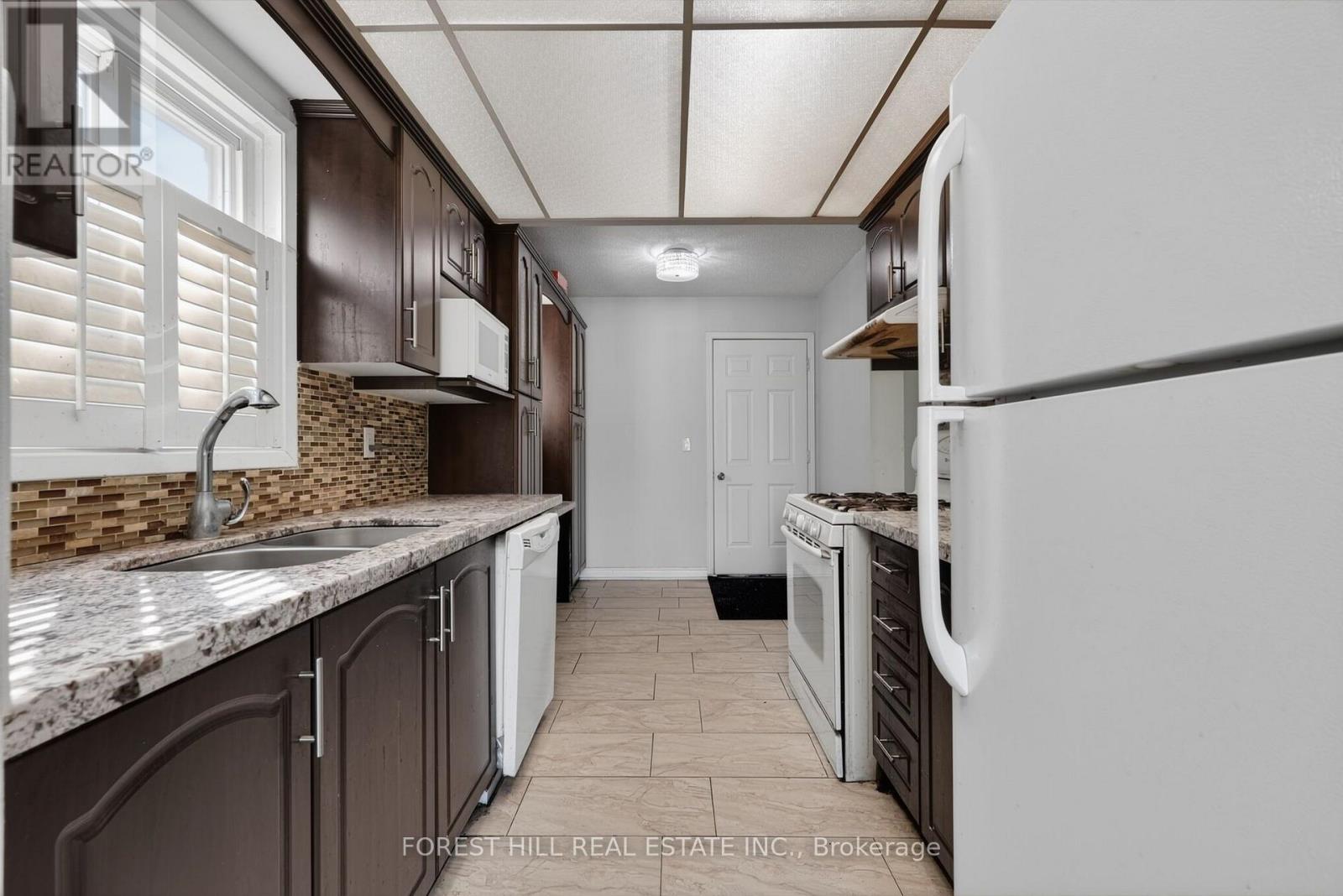 27 Saturn Drive, Brampton, ON photo 13