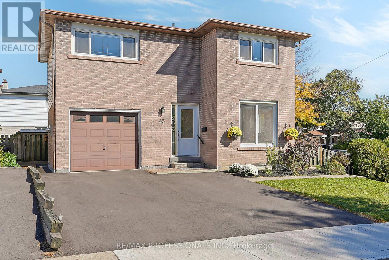 43 FRANCA CRESCENT - 1