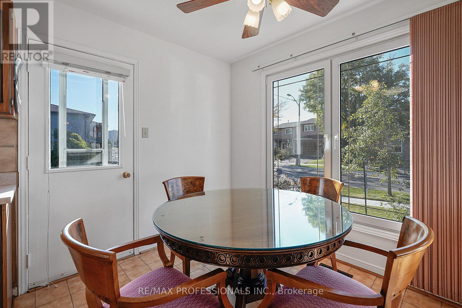 43 FRANCA CRESCENT - 11