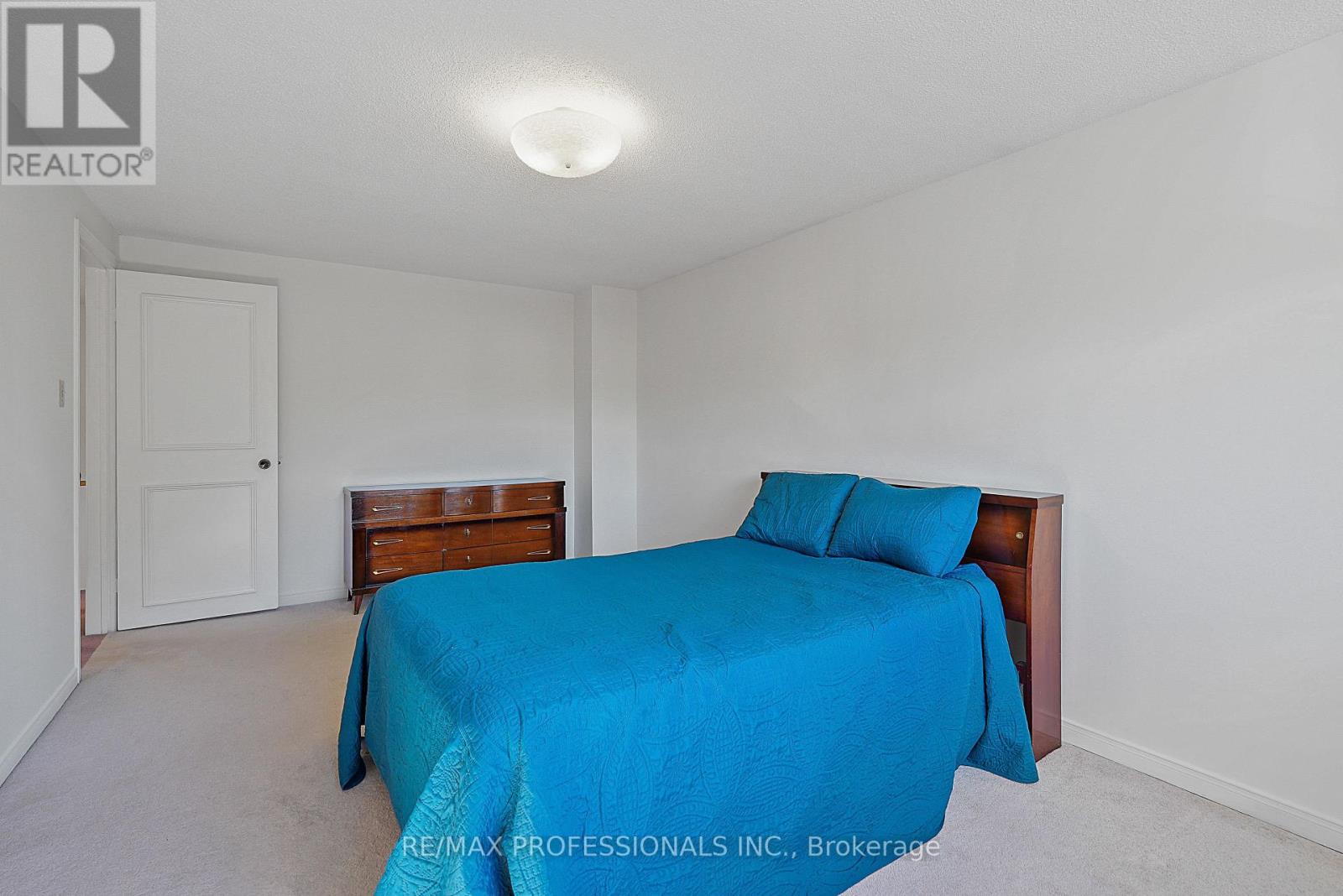 43 FRANCA CRESCENT - 26