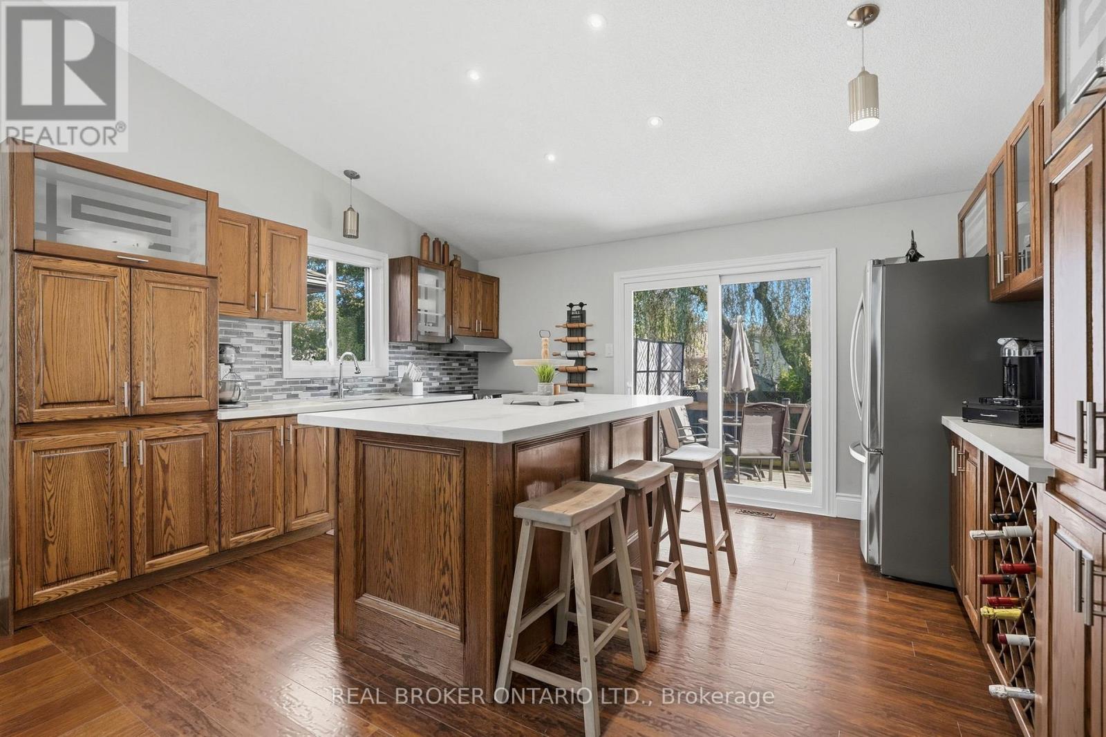 8 Moyle Drive, Brantford, ON photo 11