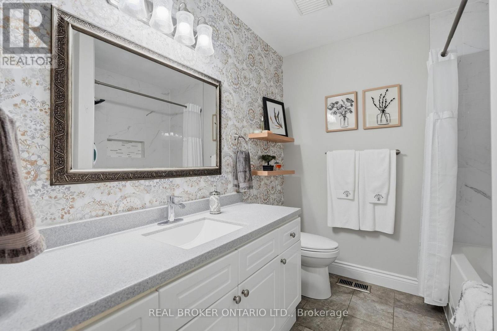 8 Moyle Drive, Brantford, ON photo 17