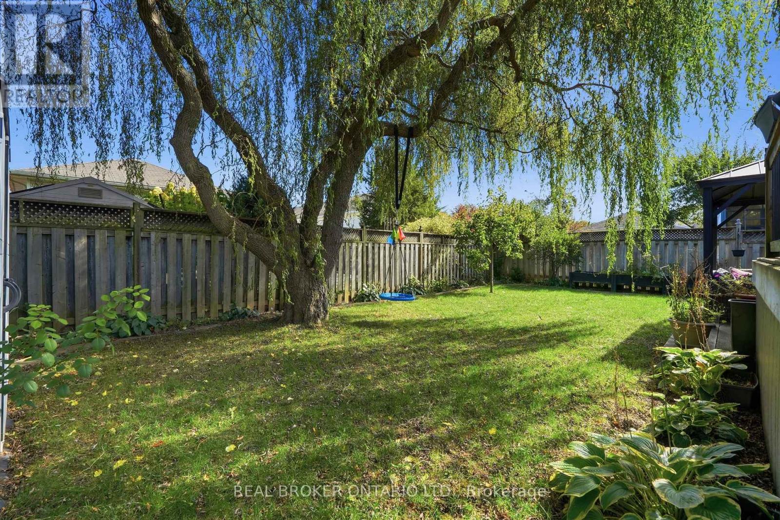 8 Moyle Drive, Brantford, ON photo 38