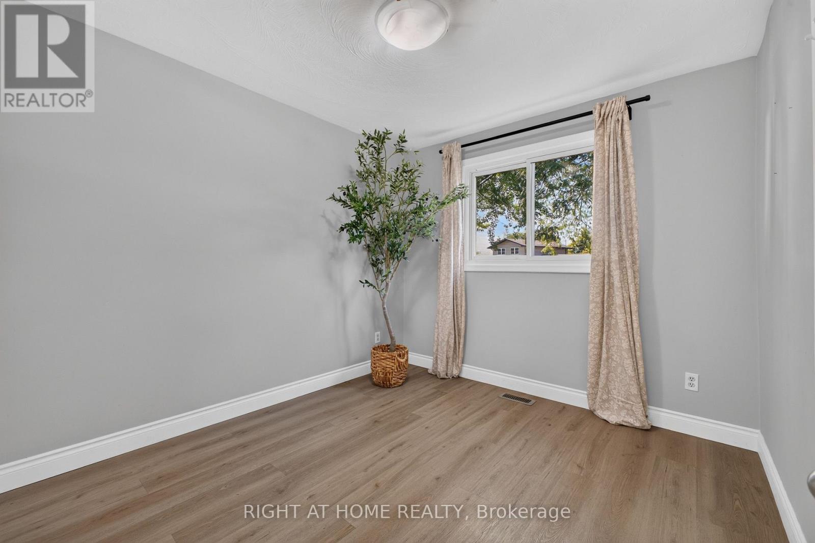 13 Crawford Drive, Hamilton, ON photo 16
