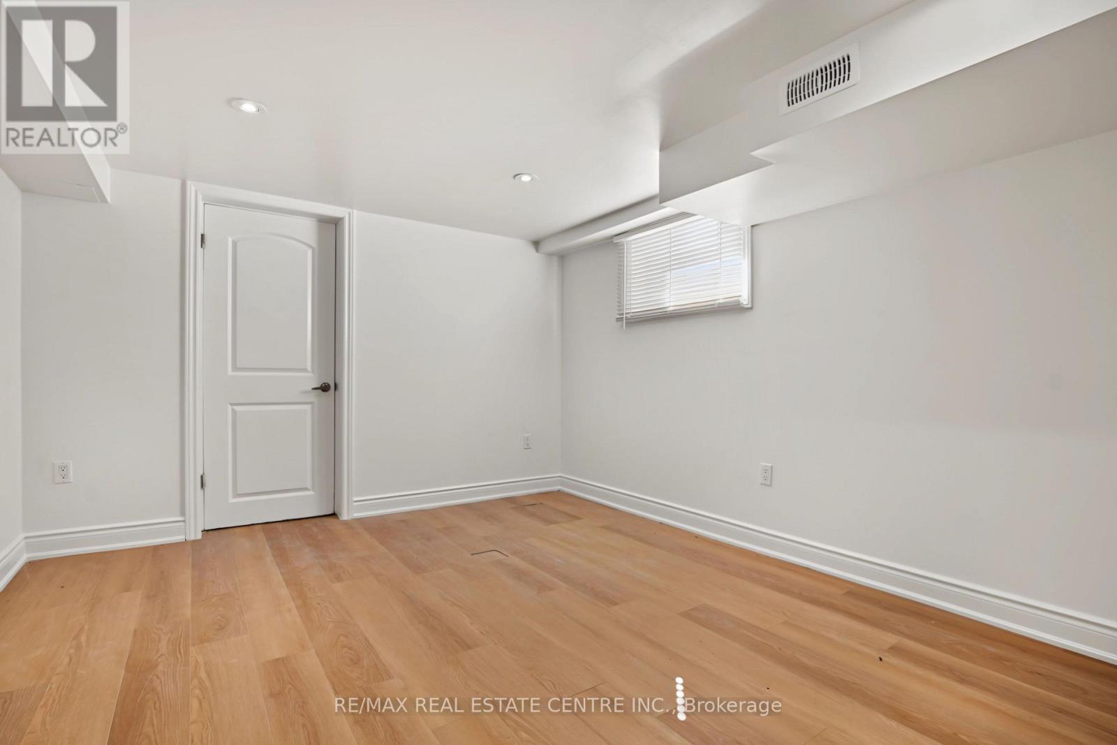 143 Elgin Crescent, Waterloo, ON photo 18